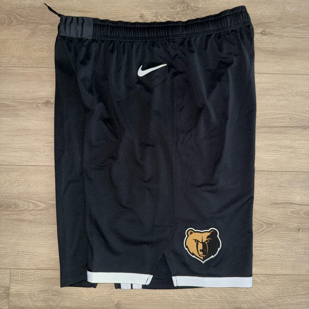 Nike NBA Memphis Grizzlies game issued shorts men’s size XL (42)